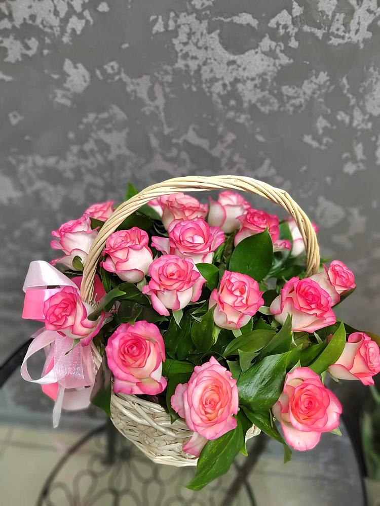 Цветочная композиция из Розы в корзине в Новопашковской