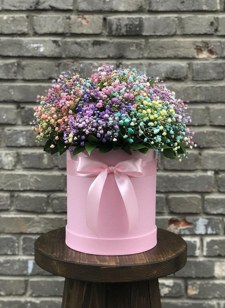Цветочная композиция из Гипсофила и Розы в шляпной коробке в Новопашковской