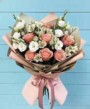 Букет цветов из:  Розы, Альстромерии и Лизиантусы #REPLACE_PRED# Новопашковской