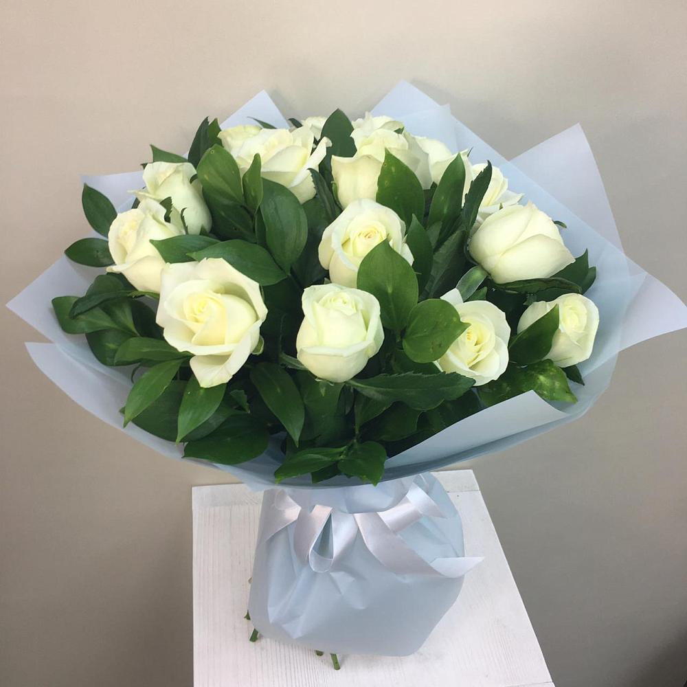 Букет 15 Белых роз Проуд в Новопашковской