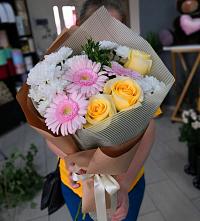 Букет цветов из:  Герберы, Розы и Хризантемы в Новопашковской