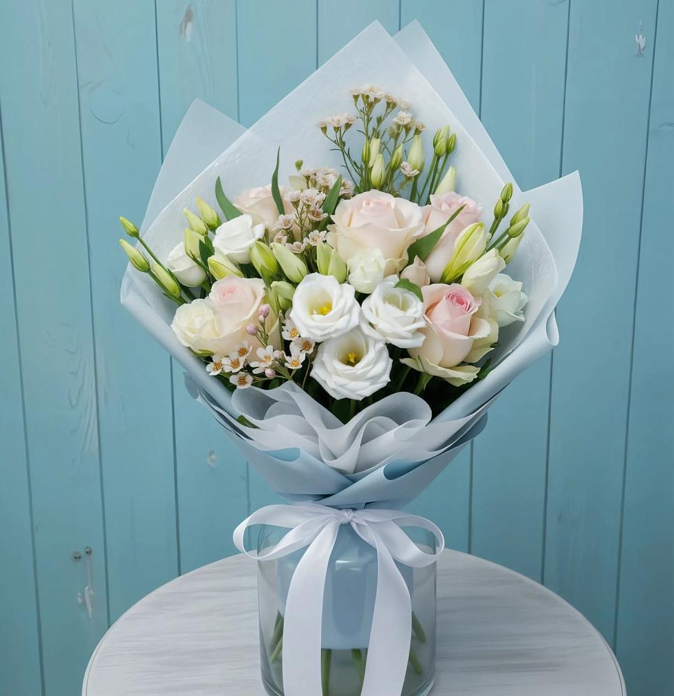 Букет цветов из: Розы и Лизиантусы в Новопашковской