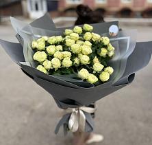 Букет Белые кустовые розы Солинеро в Новопашковской