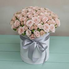 Цветочная композиция из Розы в шляпной коробке в Новопашковской