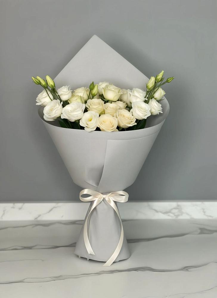 Букет цветов из: Розы и Лизиантусы в Новопашковской