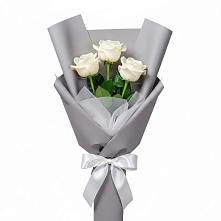 Букет 3 белые розы в Новопашковской