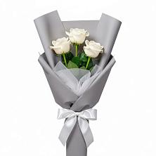 Букет 3 белые розы в Новопашковской