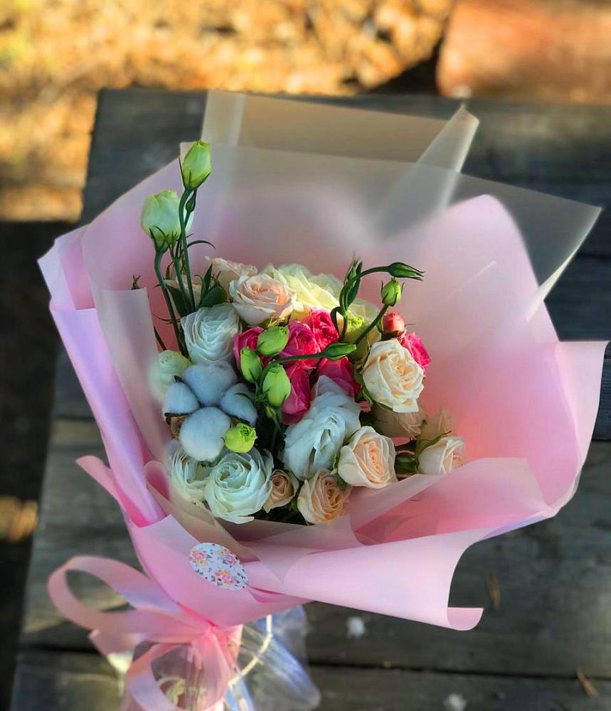 Букет цветов из: Розы и Лизиантусы в Новопашковской