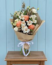 Букет цветов из:  Альстромерии, Лизиантусы, Розы и Хризантемы в Новопашковской