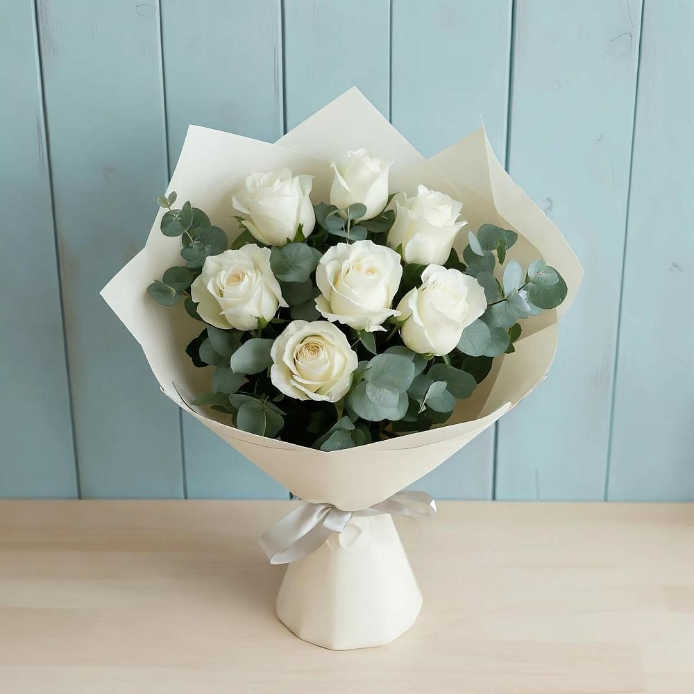 Букет Белые розы в Эвкалипте в Новопашковской