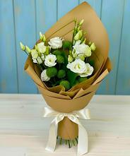 Букет цветов из:  Хризантемы и Лизиантусы в Новопашковской