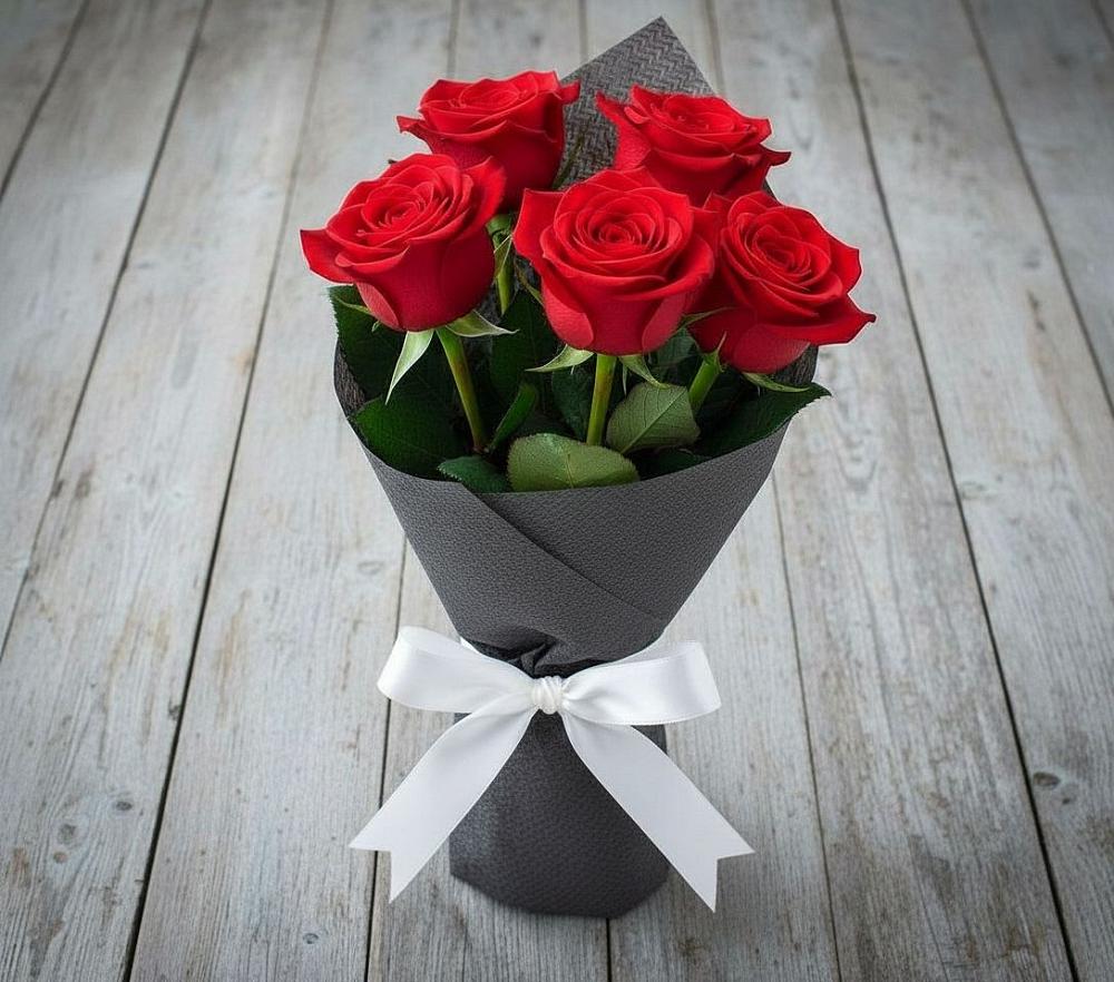 Букет 5 Красных роз Эдлесс Лав в Новопашковской