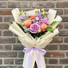 Букет цветов из:  Лизиантусы и Розы в Новопашковской