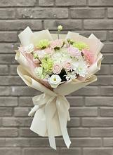 Букет цветов из:  Гвоздики, Розы, Лизиантусы и Хризантемы #REPLACE_PRED# Новопашковской