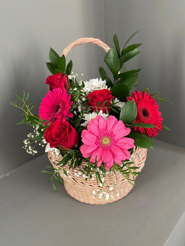 Цветочная композиция из Розы, Хризантемы и Герберы в корзине в Новопашковской