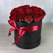 Цветочная композиция из Розы в шляпной коробке в Новопашковской