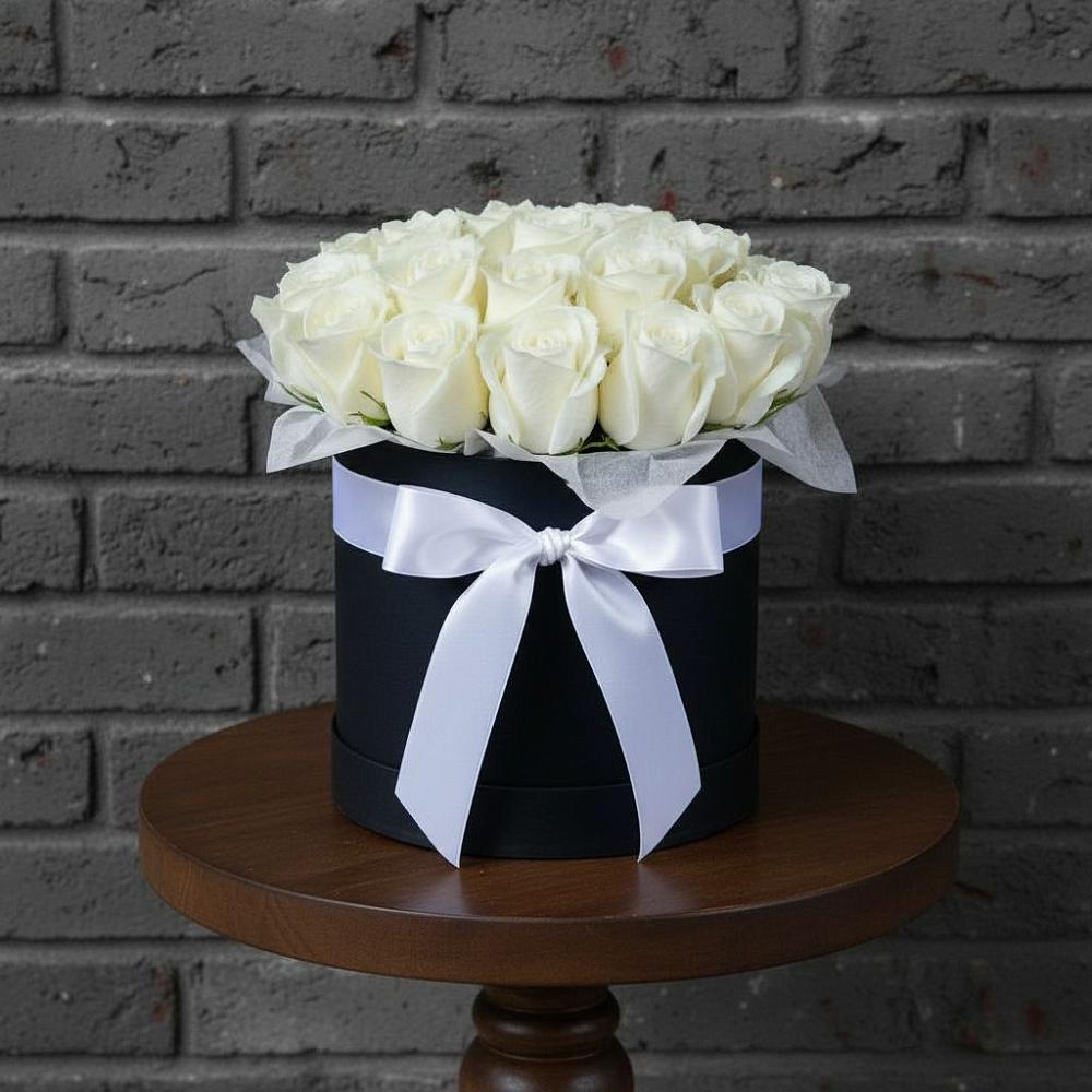 Цветочная композиция из Розы в шляпной коробке в Новопашковской