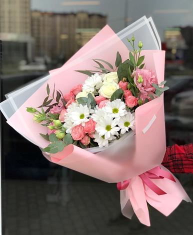 Букет цветов из: Розы, Лизиантусы и Хризантемы в Новопашковской