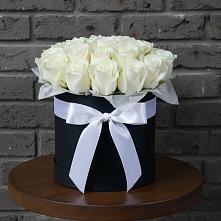 Цветочная композиция из Розы в шляпной коробке в Новопашковской